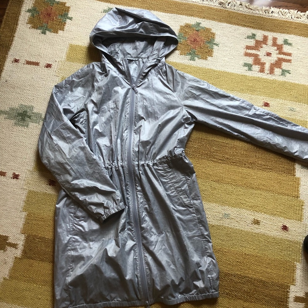 Uniqlo silver windbreaker rain jacket packable